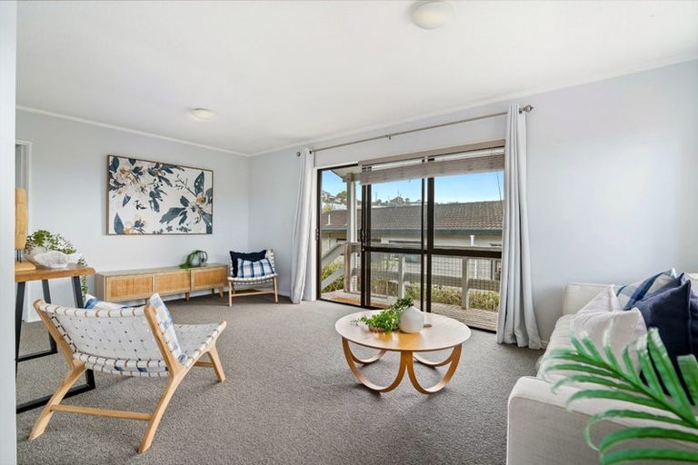 Photo of property in 15a Ngahere Views, Orewa, 0931