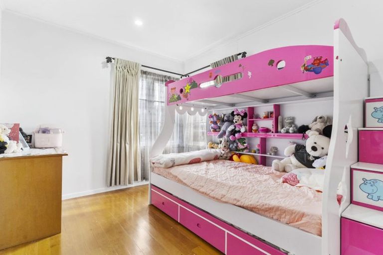 Photo of property in 9 Wilsher Crescent, Henderson, Auckland, 0612