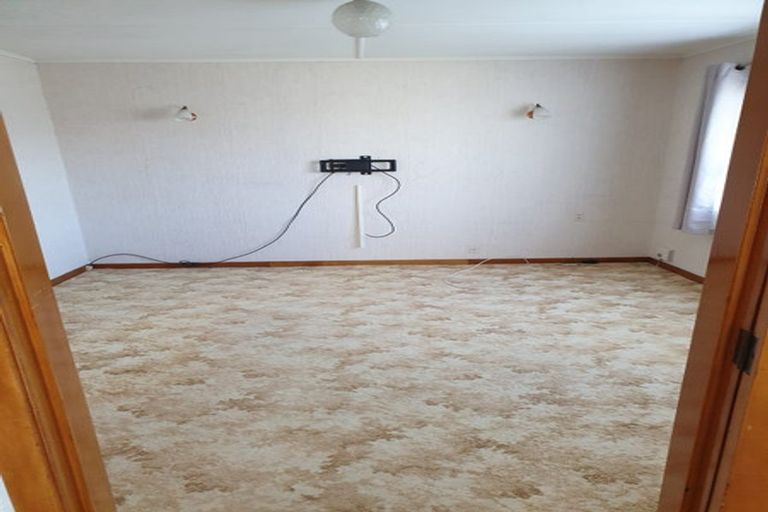 Photo of property in 15 Turakina Street, Merrilands, New Plymouth, 4312