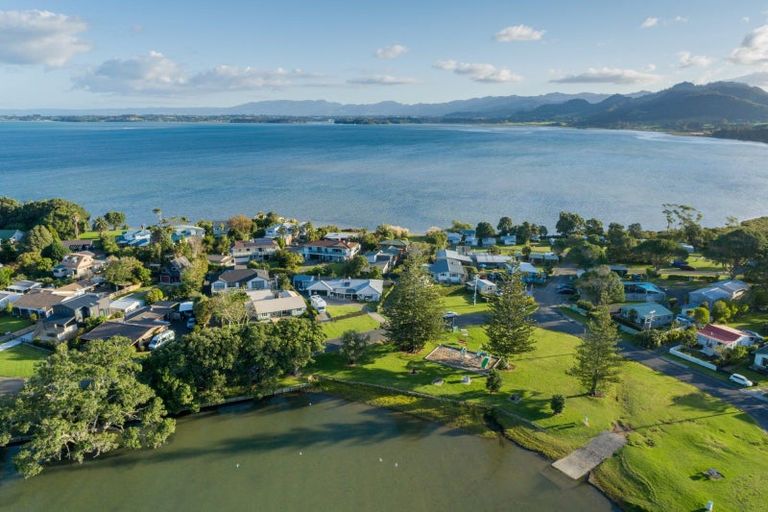 Photo of property in 35 Waione Avenue, Athenree, Waihi Beach, 3177