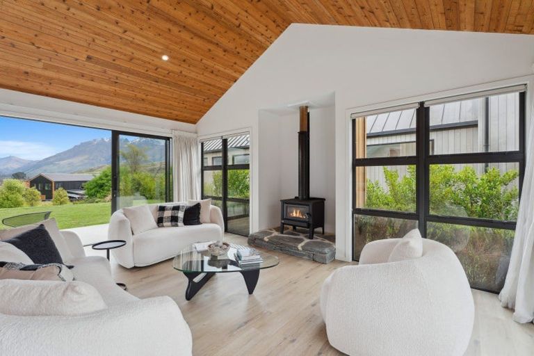 Photo of property in 4 Durness Court, Jacks Point, Queenstown, 9371
