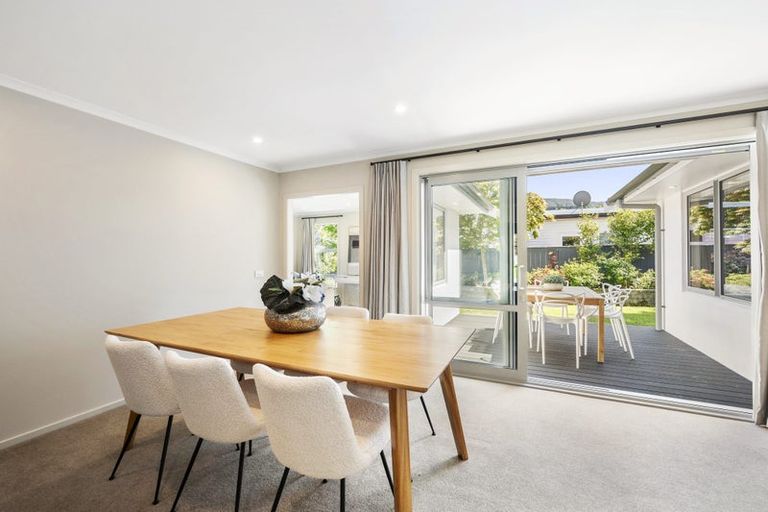 Photo of property in 8 Bateson Way, Heretaunga, Upper Hutt, 5018