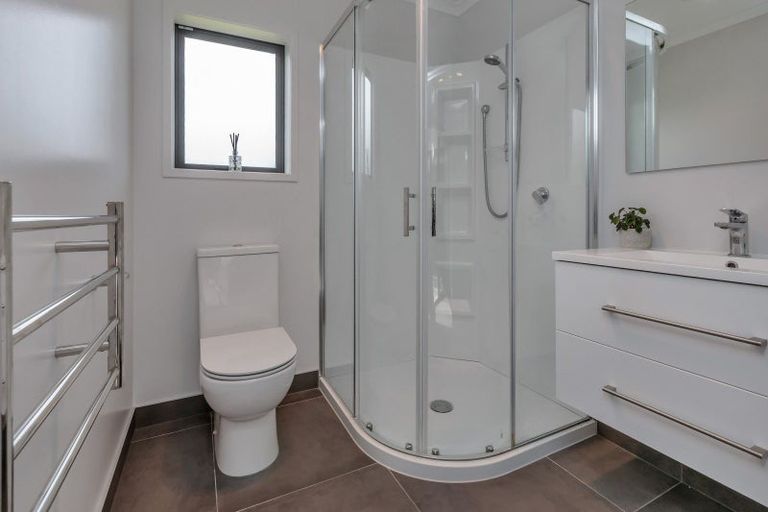 Photo of property in 13 Olney Court, One Tree Point, 0118