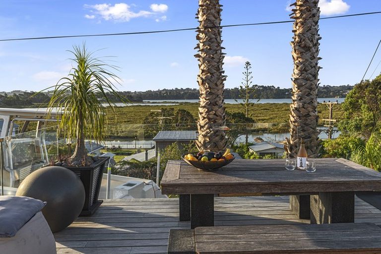 Photo of property in 11 The Terrace, Herald Island, Auckland, 0618