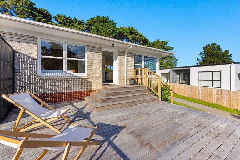 Photo of property in 1/22 Gladys Avenue, Glenfield, Auckland, 0629