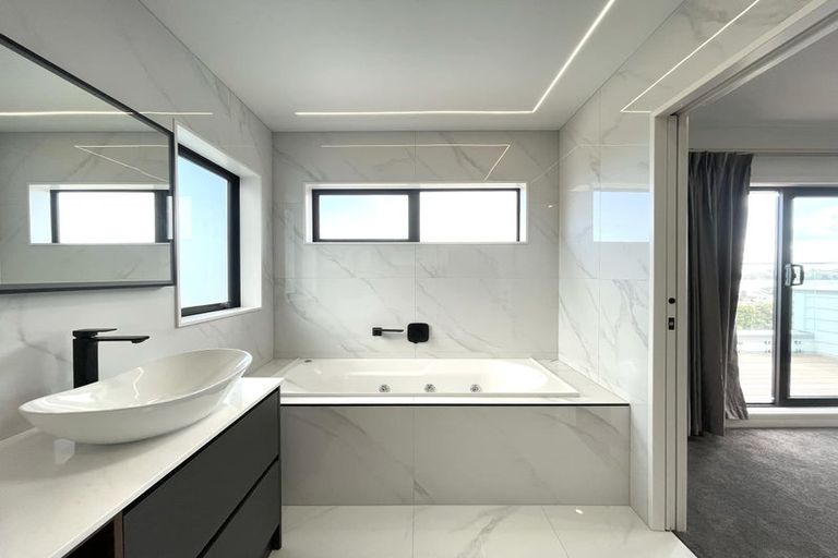 Photo of property in 43 Waller Avenue, Bucklands Beach, Auckland, 2012