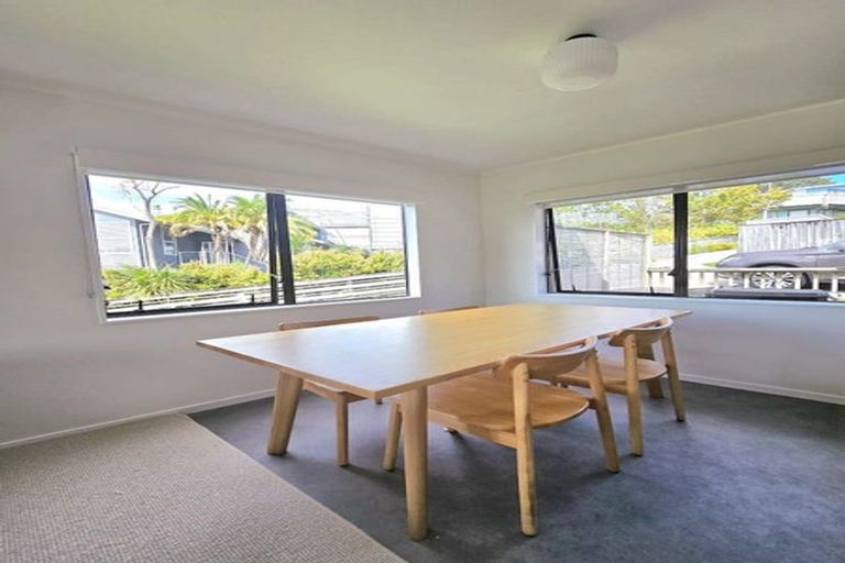 Photo of property in 18 Kahurangi Place, Snells Beach, 0920