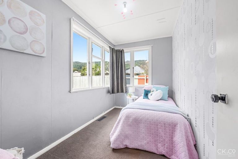 Photo of property in 39 Prouse Crescent, Naenae, Lower Hutt, 5011