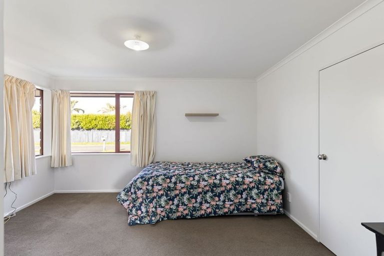 Photo of property in 16 Orlando Way, Kelvin Grove, Palmerston North, 4414