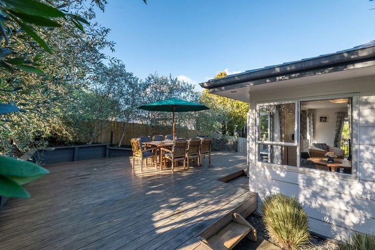 Photo of property in 1/6 Phillipa Place, Browns Bay, Auckland, 0630