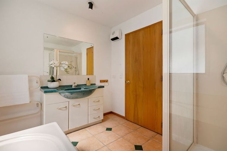 Photo of property in 22b Evergreen Place, Sunshine Bay, Queenstown, 9300