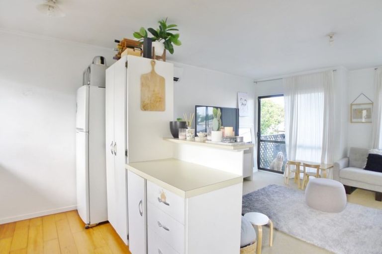 Photo of property in 2/37 Mcleod Road, Weymouth, Auckland, 2103