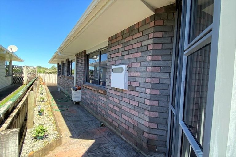 Photo of property in 14 Sandel Rise, Merrilands, New Plymouth, 4312