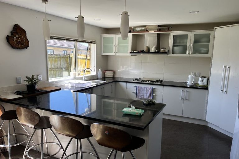 Photo of property in 18 Nicholas Gibbons Drive, Clendon Park, Auckland, 2103
