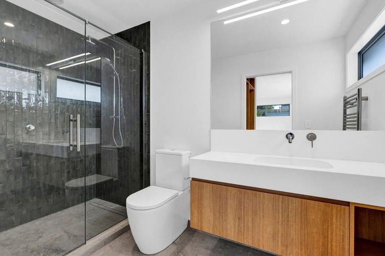 Photo of property in 9a Strandon Place, Strandon, New Plymouth, 4312