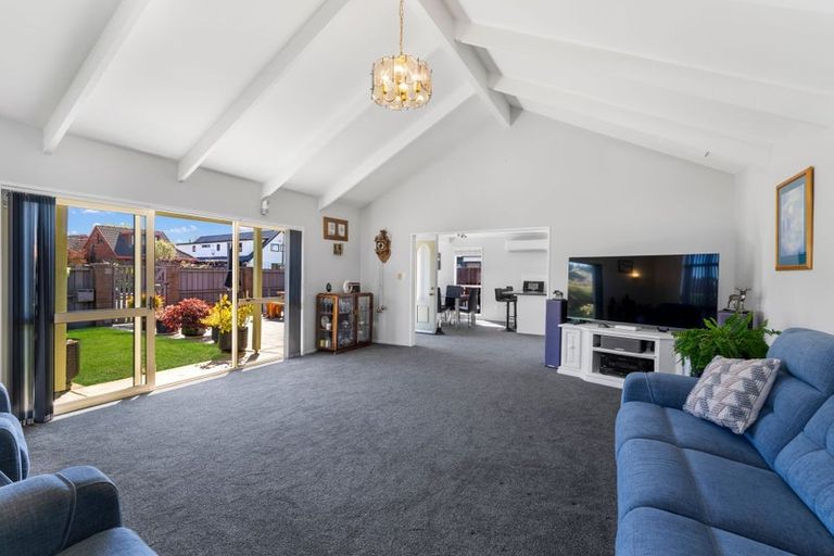 Photo of property in 150 Royal Park Drive, Parklands, Christchurch, 8083