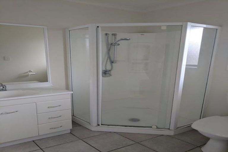 Photo of property in 14 Lothian Brae, Wattle Downs, Auckland, 2103