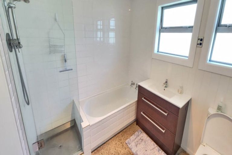 Photo of property in 1/246 Courtenay Street, Strandon, New Plymouth, 4312