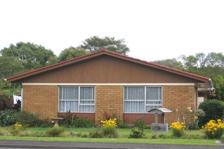 Photo of property in 2/3 Papatahi Place, Henderson, Auckland, 0610