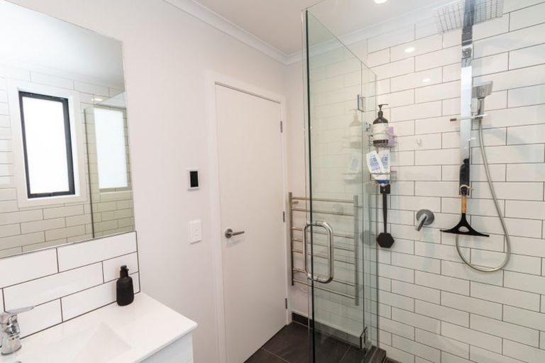 Photo of property in 41 Glanmire Road, Newlands, Wellington, 6037