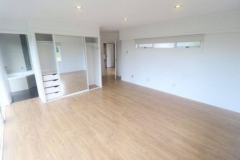 Photo of property in 273 Glenvar Road, Long Bay, Auckland, 0630