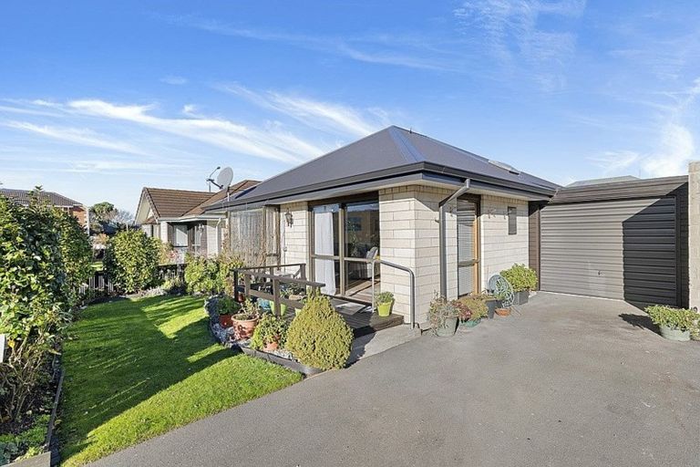 Photo of property in 2/56 Devon Street, Sydenham, Christchurch, 8023