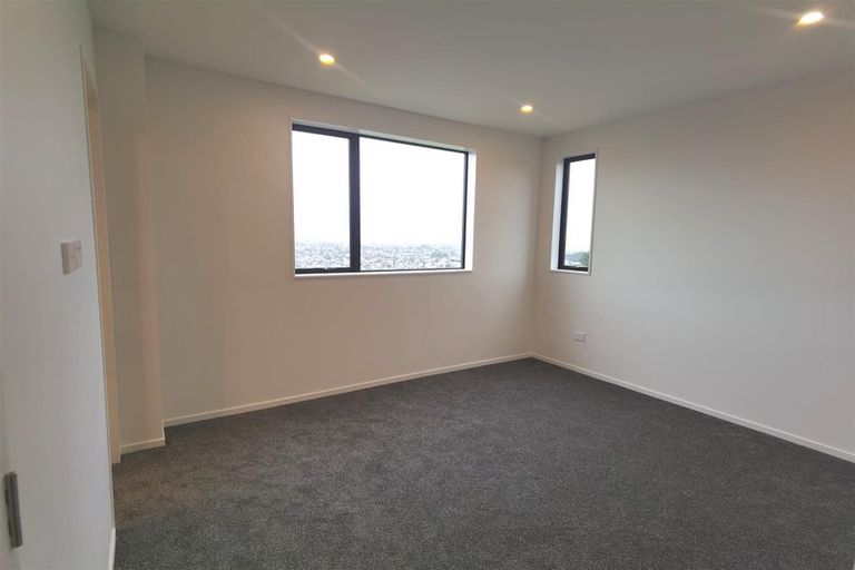 Photo of property in 10 Crestview Rise, Papakura, 2110