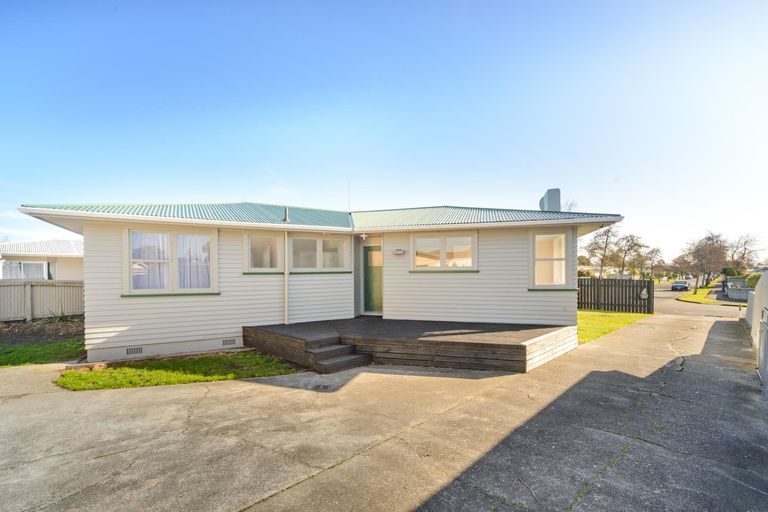 Photo of property in 24 Holdsworth Avenue, Milson, Palmerston North, 4414