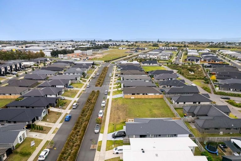 Photo of property in 4b Tamapahore Boulevard, Papamoa Beach, Papamoa, 3118