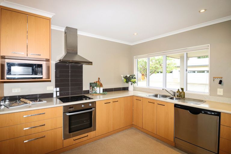 Photo of property in 28 Deller Drive, Carterton, 5713