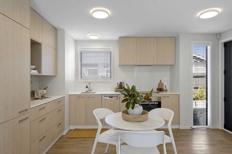 Photo of property in 2/21 Hills Road, Edgeware, Christchurch, 8013