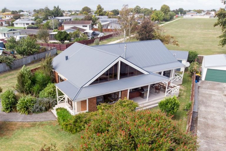 Photo of property in 17 Mahana Road, Ngatea, 3503