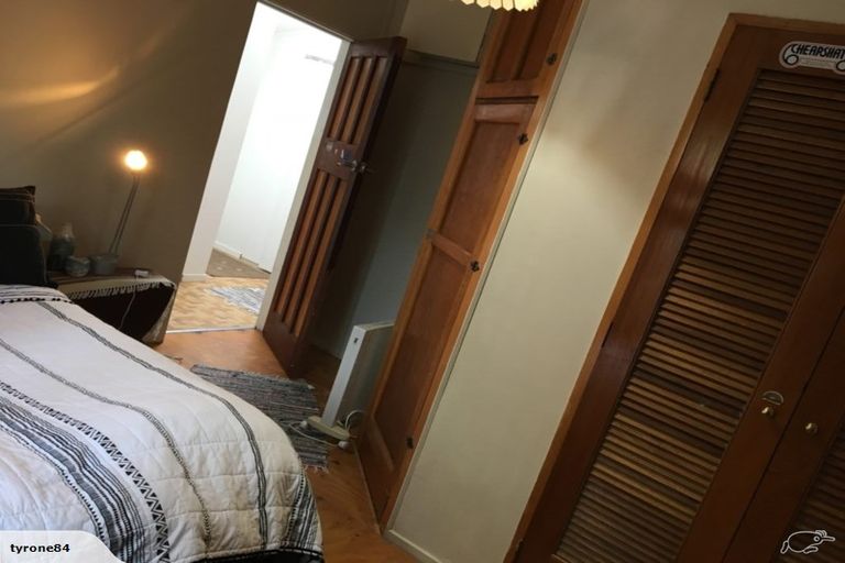 Photo of property in 84 Moncks Spur Road, Redcliffs, Christchurch, 8081