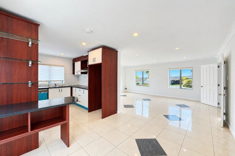 Photo of property in 10 Andrusha Place, Flat Bush, Auckland, 2019