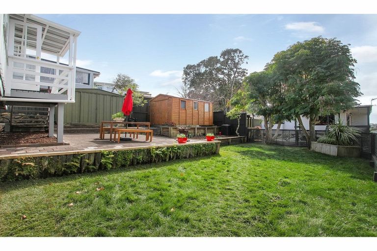 Photo of property in 1/219 Rangatira Road, Beach Haven, Auckland, 0626