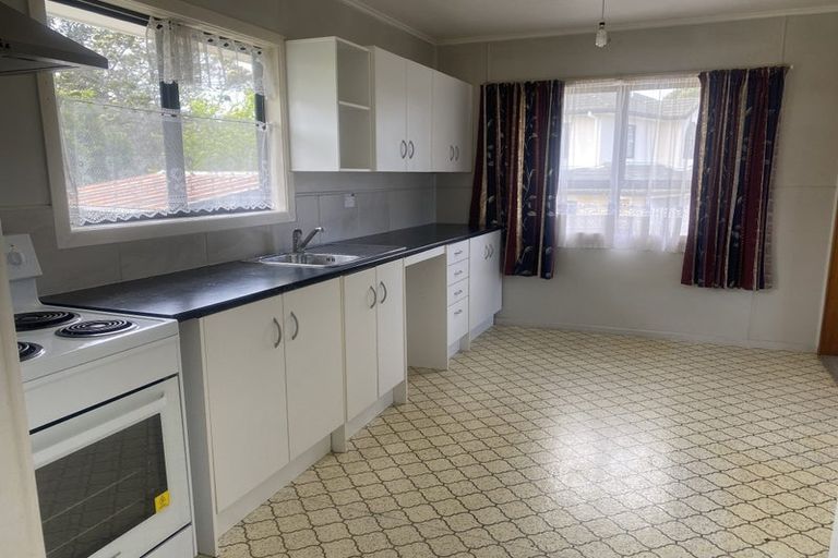 Photo of property in 3 Bedford Street, Te Atatu South, Auckland, 0610