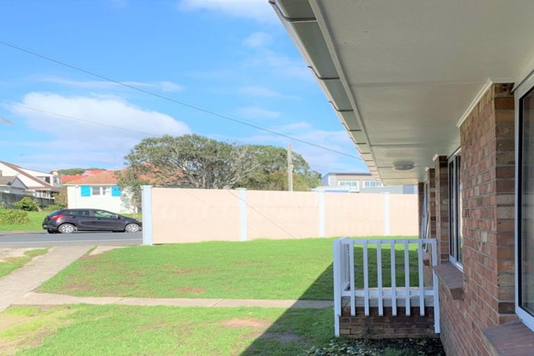 Photo of property in 2/300 Lake Road, Hauraki, Auckland, 0622