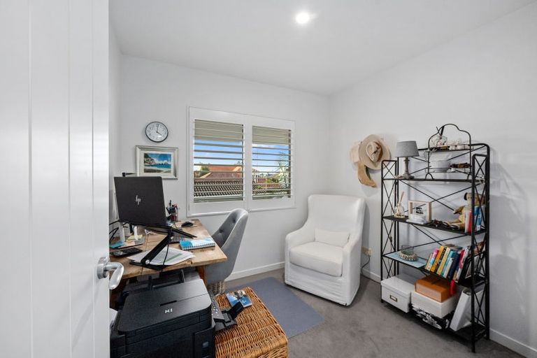 Photo of property in 1/13 Milford Road, Milford, Auckland, 0620