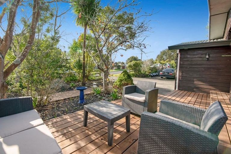 Photo of property in 2 Hand Road, Helensville, 0800