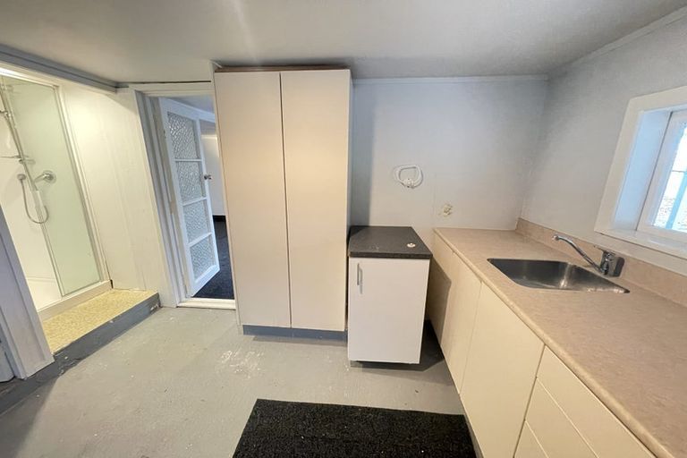 Photo of property in 42 Lyons Avenue, Murrays Bay, Auckland, 0630