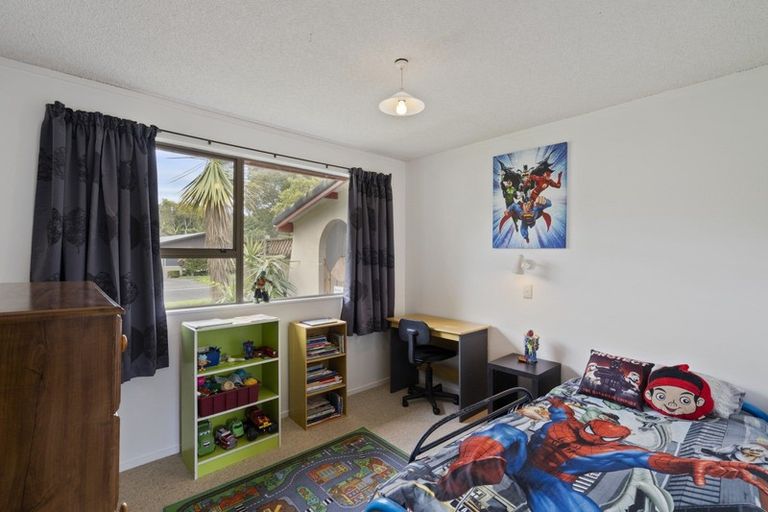Photo of property in 1 Cedar Place, Westown, New Plymouth, 4310