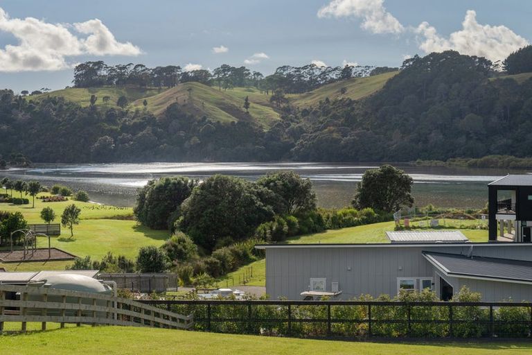 Photo of property in 4 Joyce Harsant Place, Cooks Beach, 3591