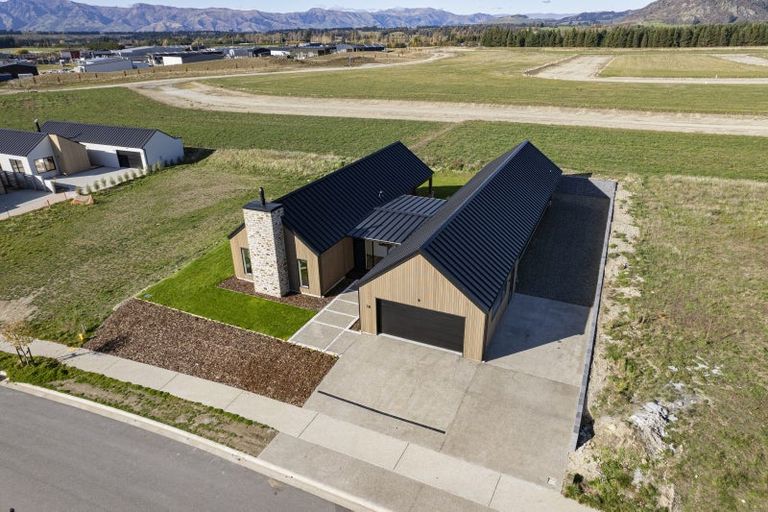 Photo of property in 18 Marjon Drive, Wanaka, 9305