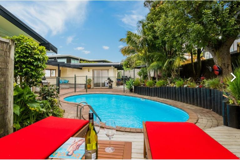 Photo of property in 43 Maxwelton Drive, Mairangi Bay, Auckland, 0630