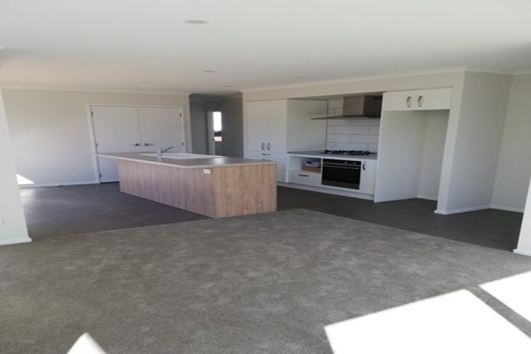 Photo of property in 869c Whangaparaoa Road, Manly, Whangaparaoa, 0930