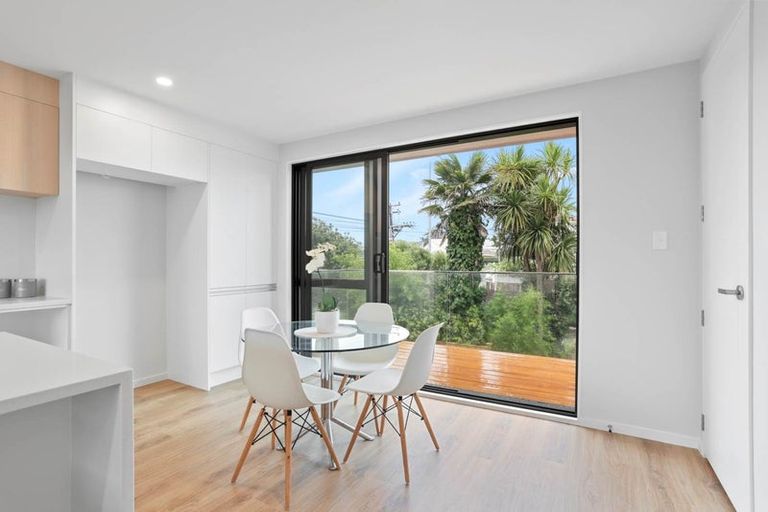 Photo of property in 2/30 Woodford Avenue, Henderson, Auckland, 0610