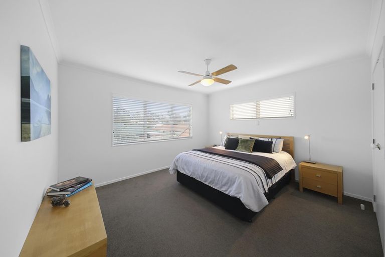 Photo of property in 2/17 Headcorn Place, Botany Downs, Auckland, 2010
