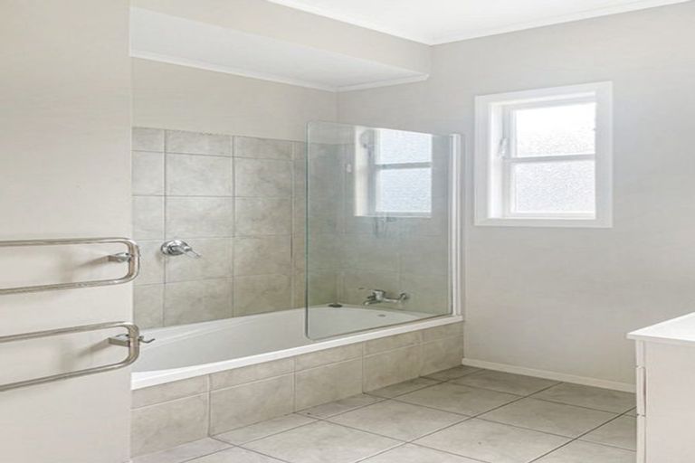 Photo of property in 37 Nuffield Avenue, Marewa, Napier, 4110