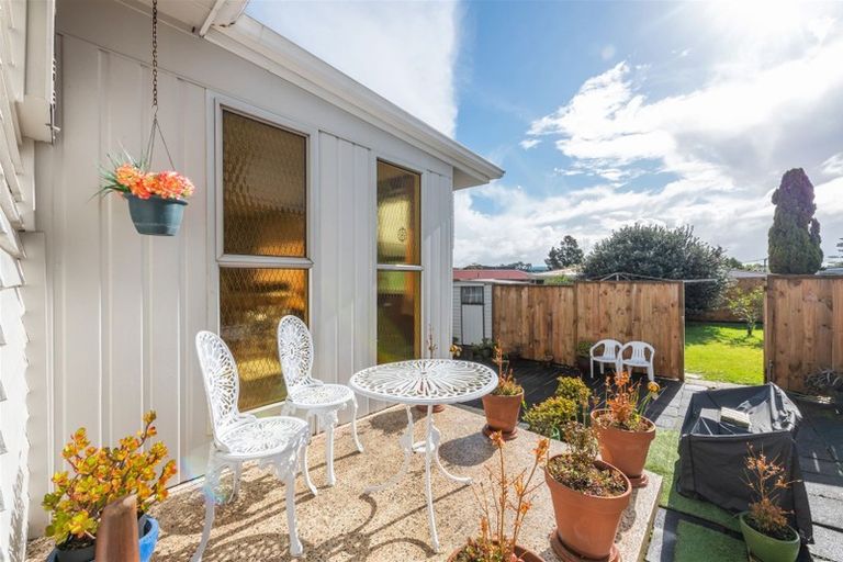 Photo of property in 70 Sylvan Crescent, Te Atatu South, Auckland, 0610