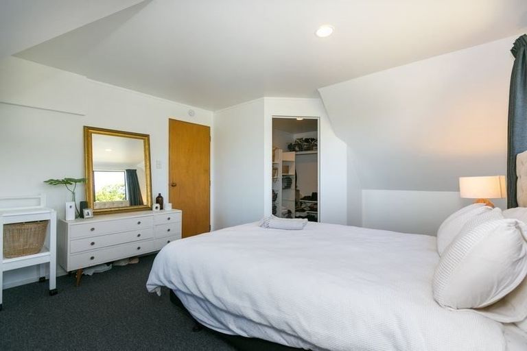 Photo of property in 3 Lindaver Grove, Merrilands, New Plymouth, 4312